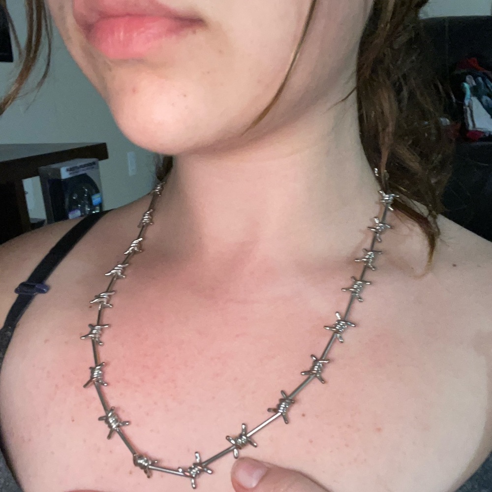 barbed wire necklace, silver